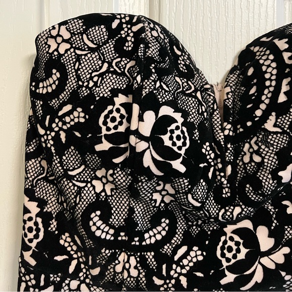 Velvet gown - Picture 2 of 2